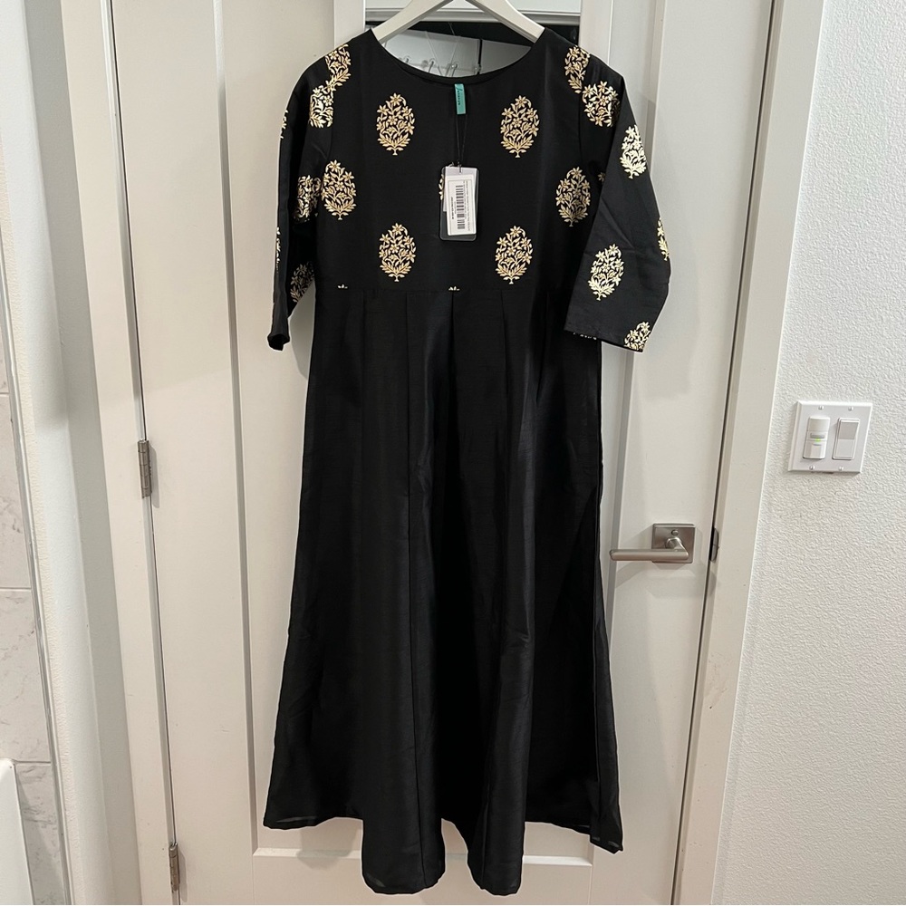 Janasya Medium long gown black/gold